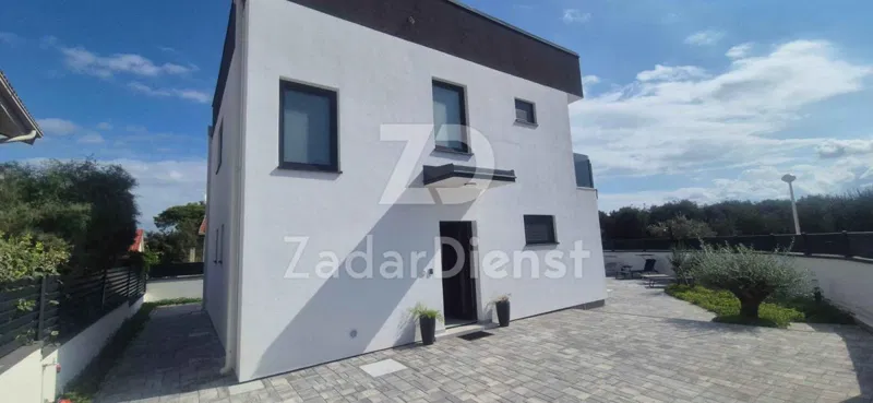 Moderna kuća s bazenom na otoku Viru – 2