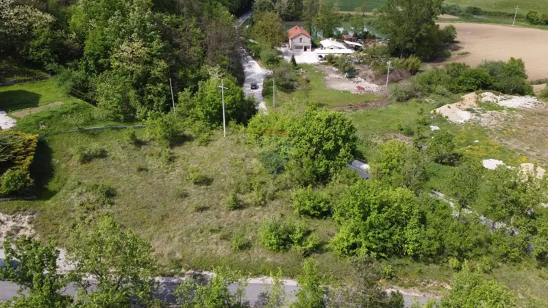 ISTRA, CEROVLJE - Građevinsko zemljište na dobroj lokaciji