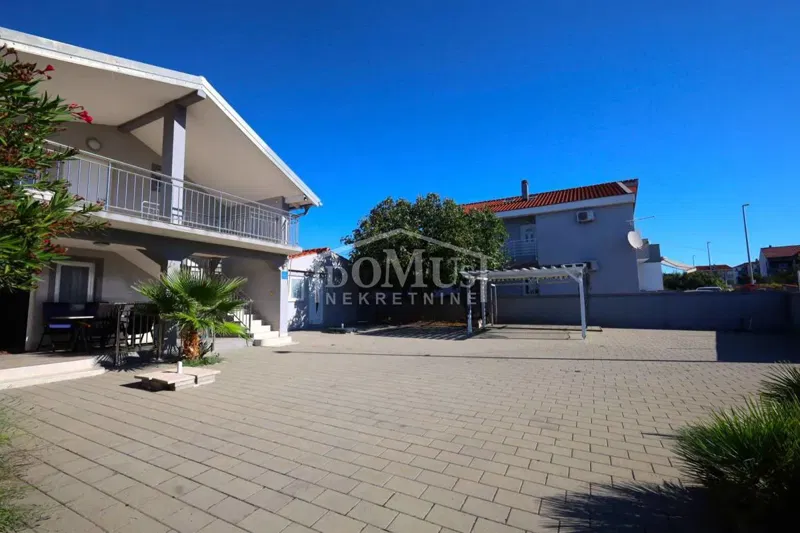 Vodice, house with 2 apartmants, land plot 502m2 – 3