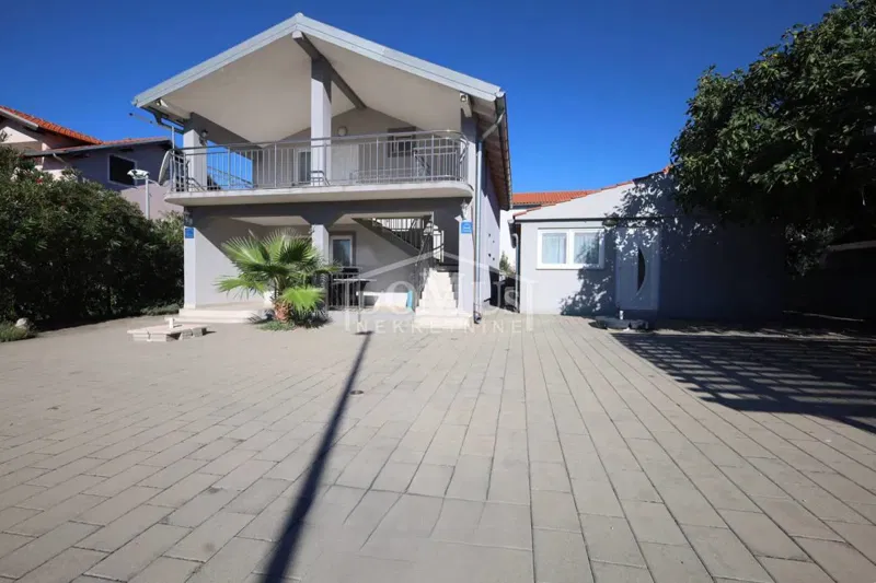 Vodice, house with 2 apartmants, land plot 502m2 – 2