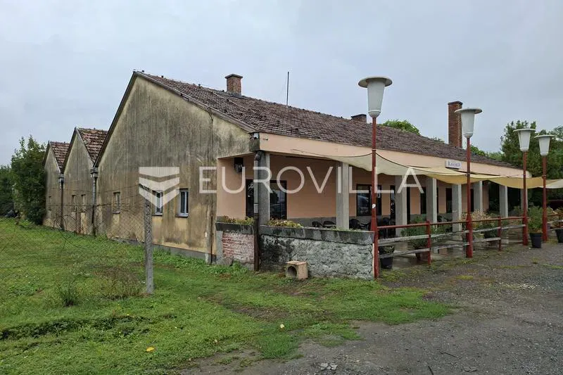 Gewerbeobjekt Okučani