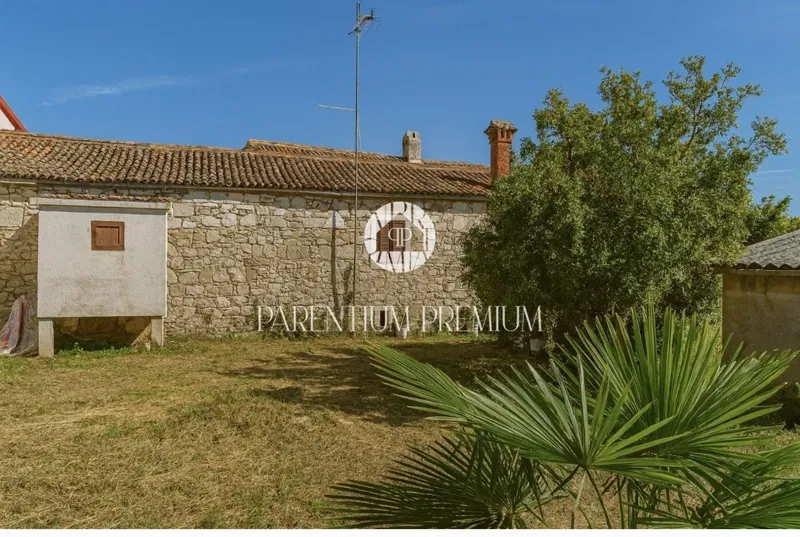 Stone house with great potential – 5 km from the sea – 3