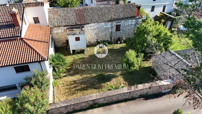 Stone house with great potential – 5 km from the sea – 2
