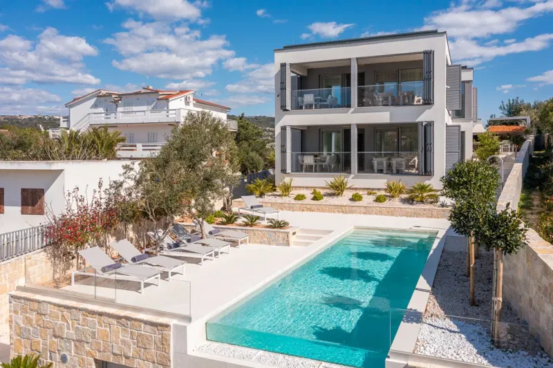 Villa di lusso con piscina in prima fila sul mare – 2