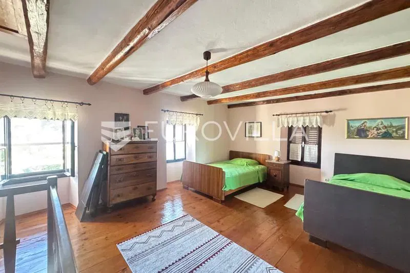 Istria, Marčana, spacious family house with a large garden and an apartment in the center of Kavran – 3