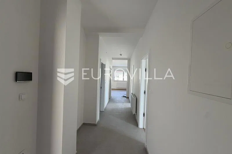 Đakovo, Centar, trosoban stan 73,50 m², NOVOGRADNJA