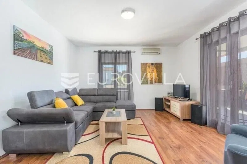 Loborika, House with 2 apartments, tavern and pool – 3