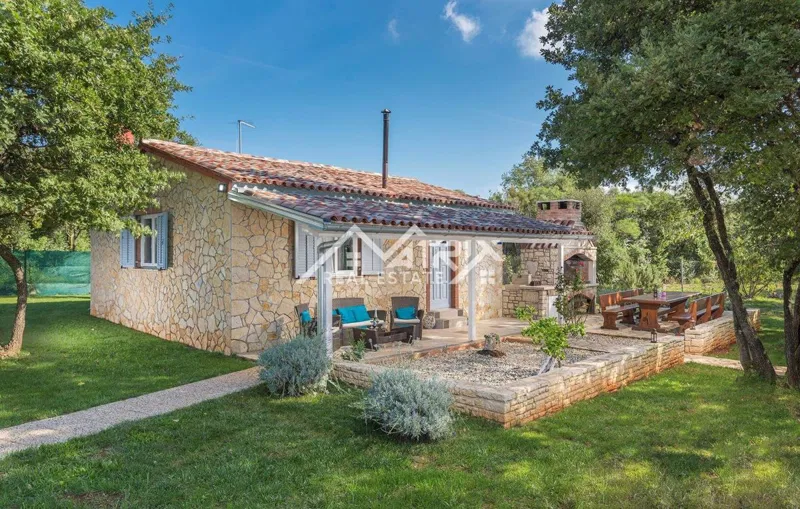 Rovinj okolica, imanje s dvije kuće, bazen i pogled na more – 3