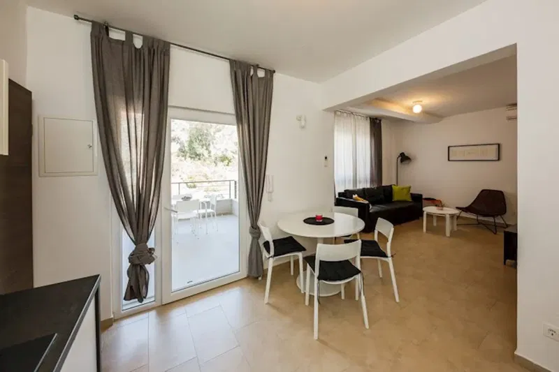 SNIŽENO!! Hvar: Vrboska stan 51m2 s parking mjestom