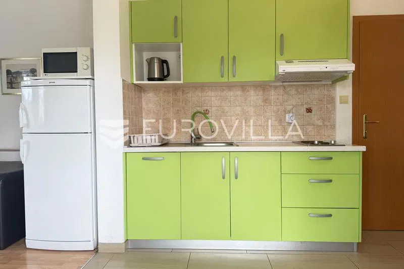 Fažana, Valbandon- long-term rental of a three-bedroom app on the ground floor grom 1.9. – 2