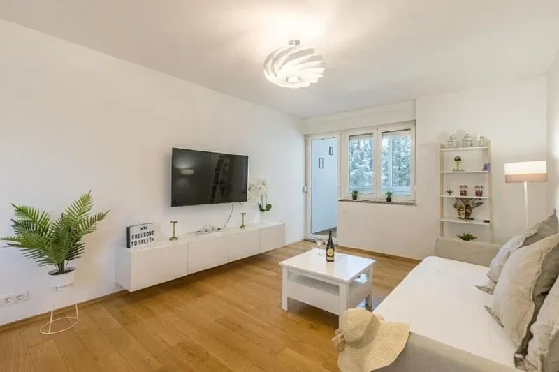 Spacious family apartment with balcony and loggia – 2