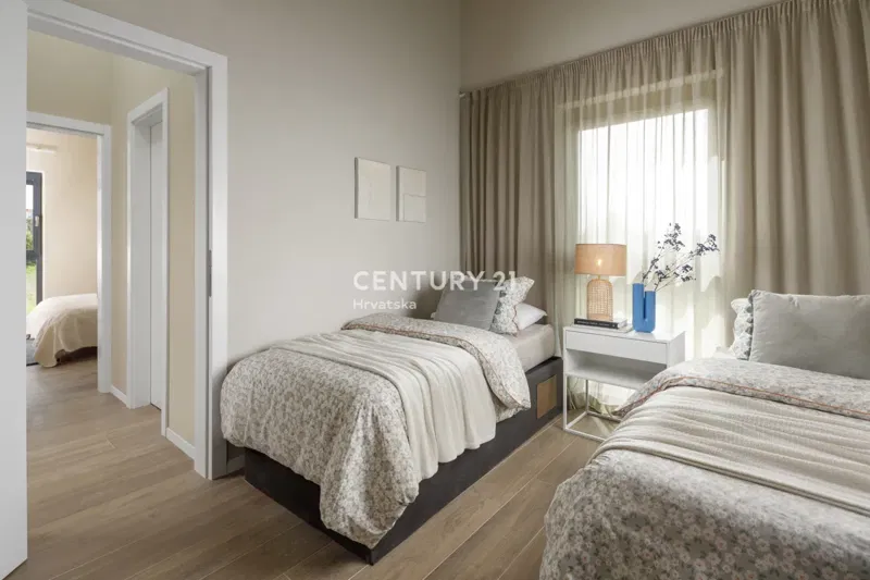 POREČ, TERRACED HOUSE FOR SALE 900 M FROM THE SEA – 3