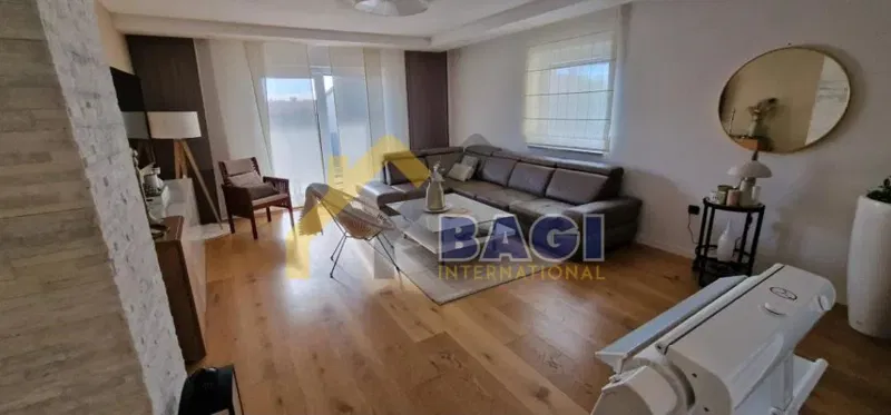 POLA-VILLA CON 8 APPARTAMENTI A 200m DAL MARE CON VISTA – 2