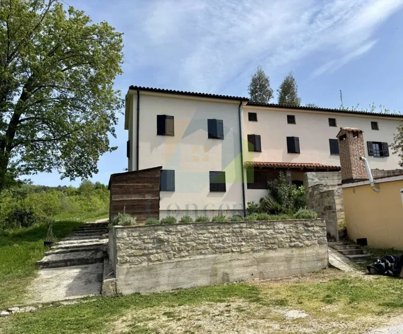 Istra, Grožnjan, Casa bifamiliare con 4 unità abitative e giardino – 2