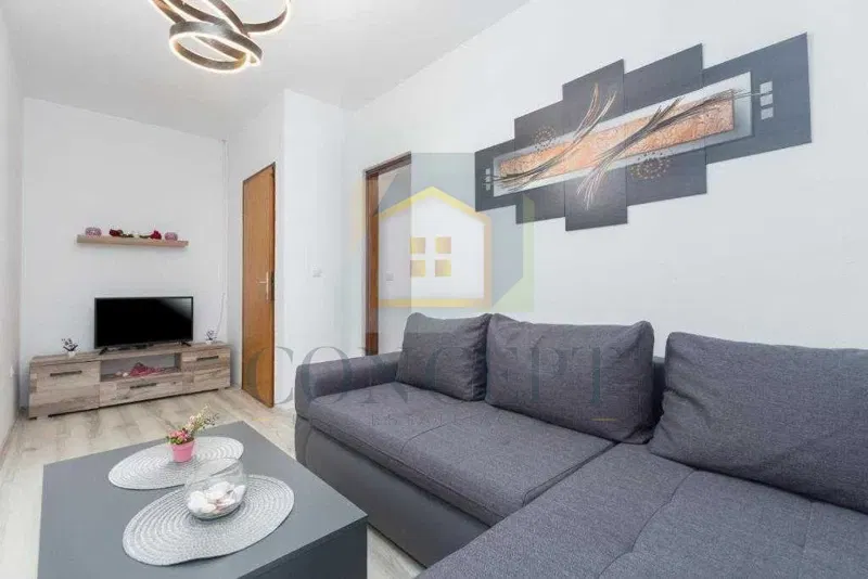 Poreč, surroundings, Apartment divided into two residential units, 8 km from the sea – 3