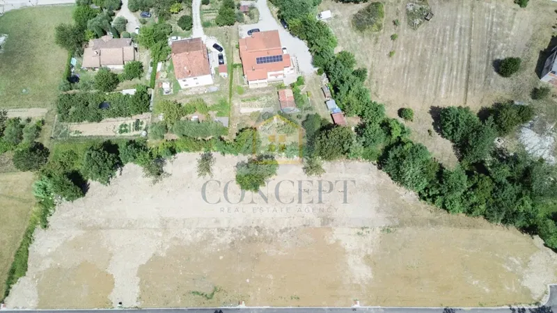Motovunska okolica, Građevinska zemljišta s pogledom na Motovun – 2