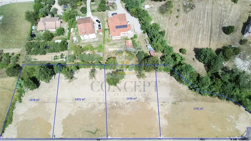 Motovunska okolica, Građevinska zemljišta s pogledom na Motovun – 3