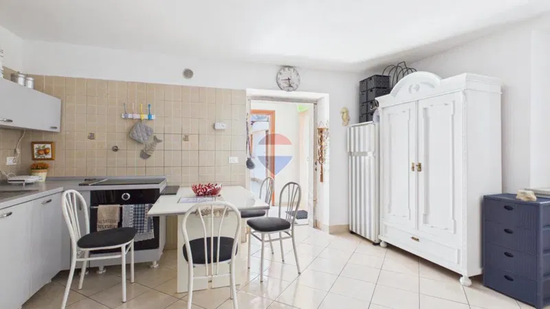 Istria, Rovinj, center, quiet street, two apartments + private yard – 2