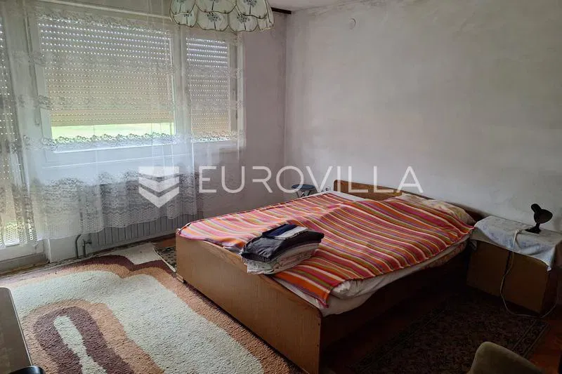 Karlovac, Popović Brdo, house 400 m² in a quiet location – 2