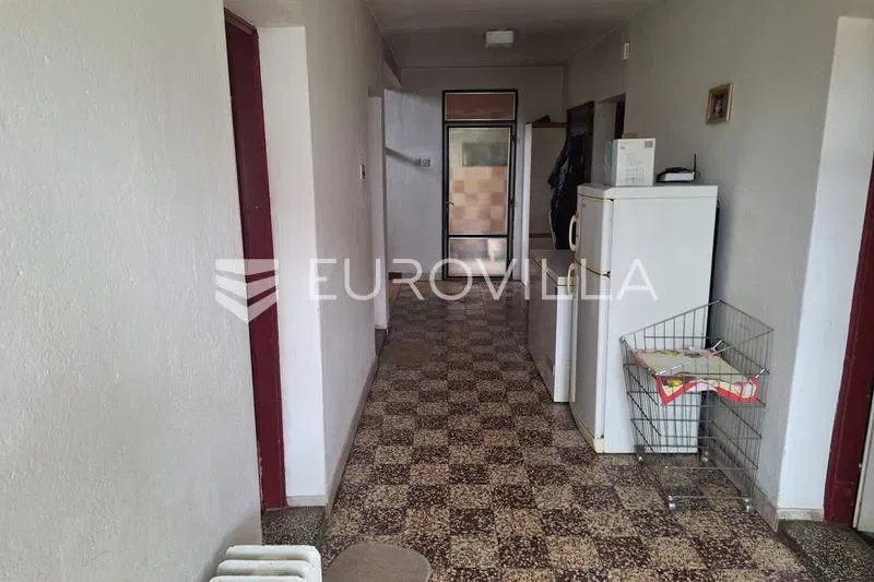 Karlovac, Popović Brdo, house 400 m² in a quiet location – 3