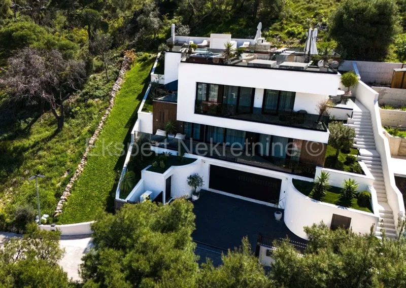 Trogir, luxury villa 312 m2, with swimming pool and garage and landscaped garden – 3
