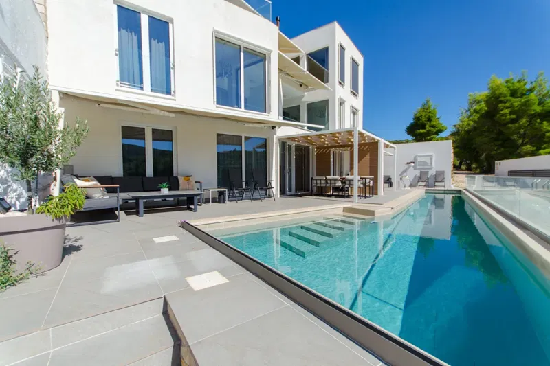 Newly built villa with pool and open sea view – 3