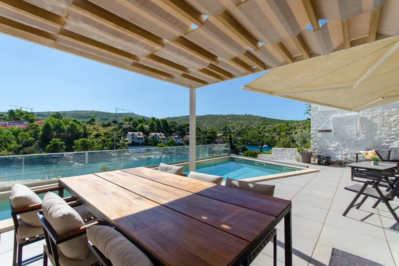 Newly built villa with pool and open sea view – 2