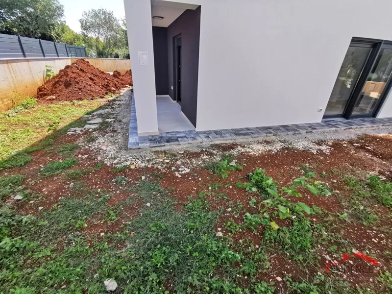 Medolino, nuova costruzione, appartamento al piano terra con giardino – 2