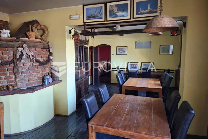 Karlovac, Banija, poslovni prostor 250 m², odlična lokacija