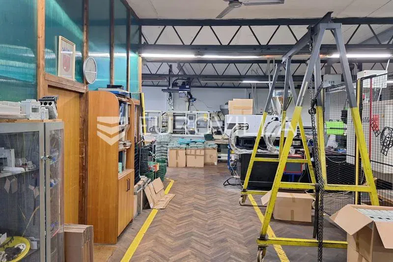 Karlovac, centar, poslovni prostor 1100 m², skladište, proizvodnja