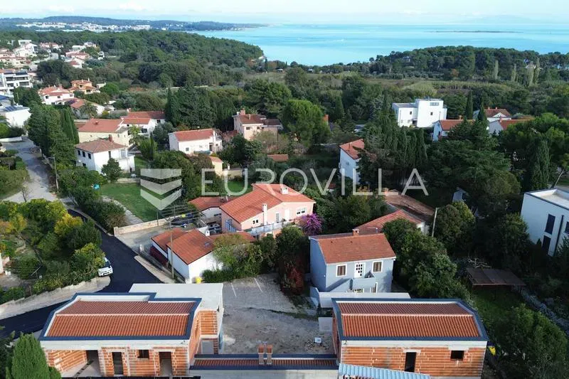 Medulin, Premantura - semi-detached villas full of potential with direct sea view – 2