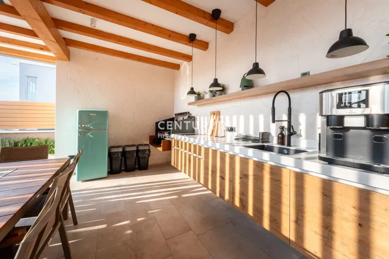 VABRIGA, IN VENDITA APPARTAMENTO COMPLETAMENTE ARREDATO AL PIANO TERRA CON PISCINA E VISTA MARE – 2