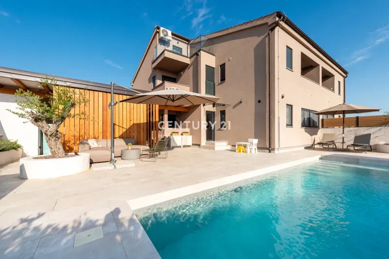VABRIGA, IN VENDITA APPARTAMENTO COMPLETAMENTE ARREDATO AL PIANO TERRA CON PISCINA E VISTA MARE – 3