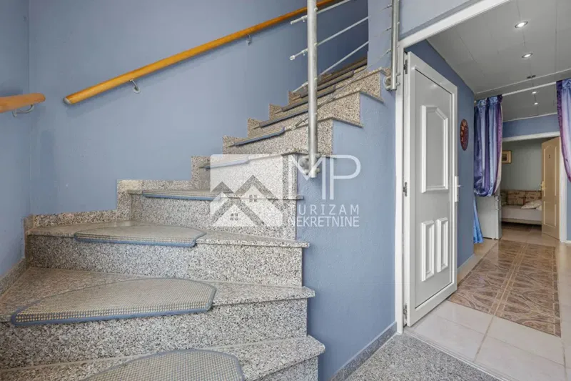 Medulin, house with 8 residential units, garage and parking, 100m from the sea – 2