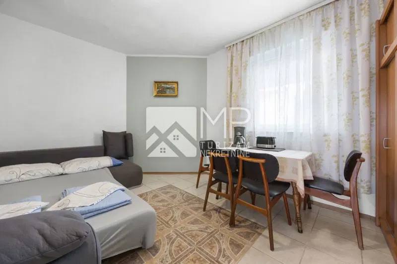 Medulin, house with 8 residential units, garage and parking, 100m from the sea – 3