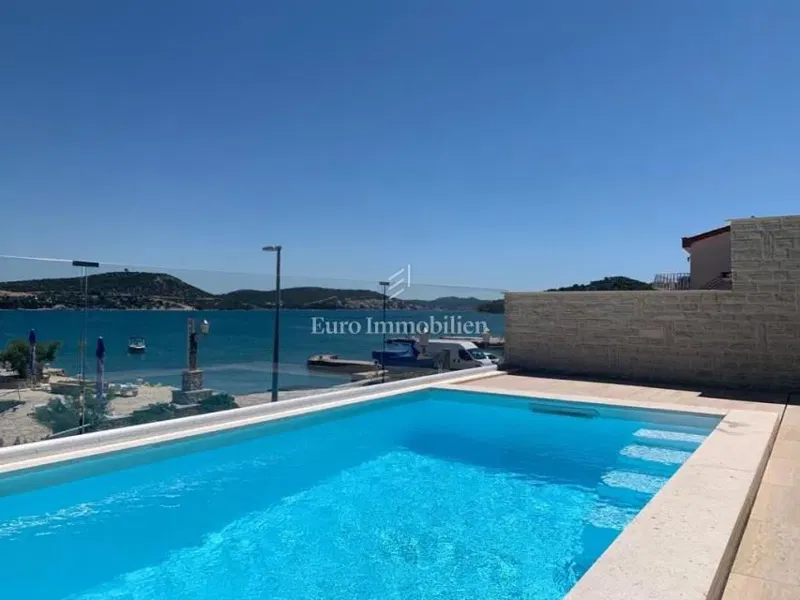 Betina – Appartamento con piscina, prima fila sul mare – 3