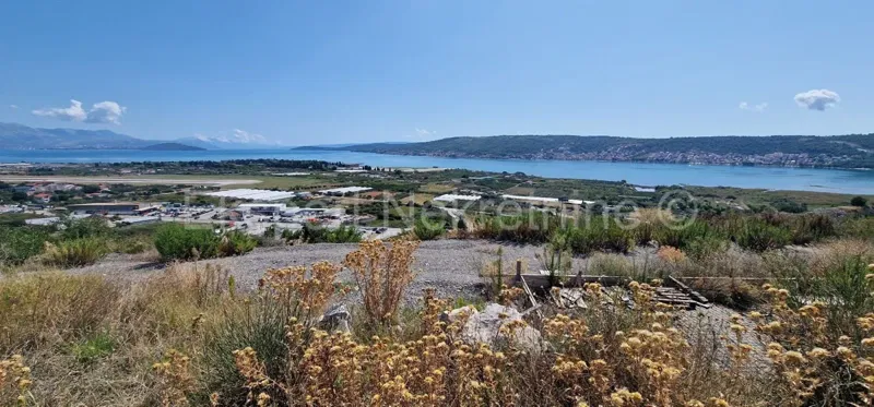 Trogir, Plano, agricultural land 3296 m2, sea view, road – 2