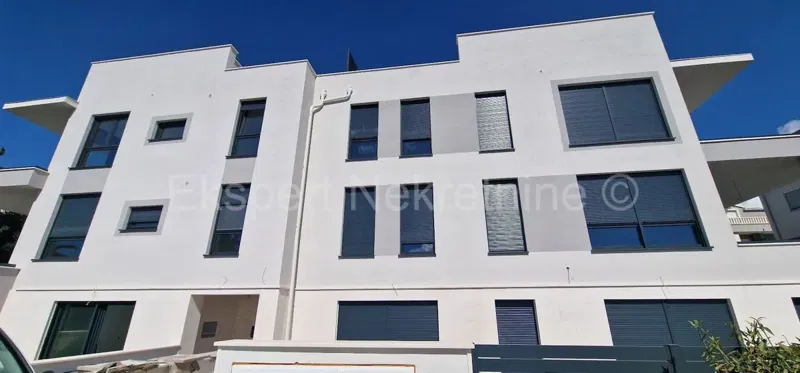 Ciovo, District G, 2-bedroom apartment 89 m2 + 132 m2 garden + swimming pool 15m2 – 2
