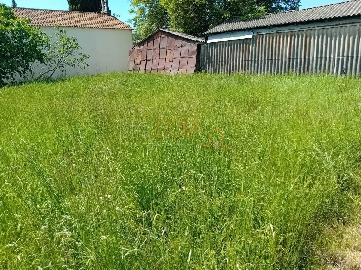 - Građevinsko zemljište 453 m2, Oprtalj -