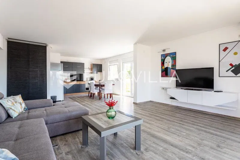 Čiovo, Okrug Gornji, equipped house with four apartments and spacious yard, third row from the sea – 2