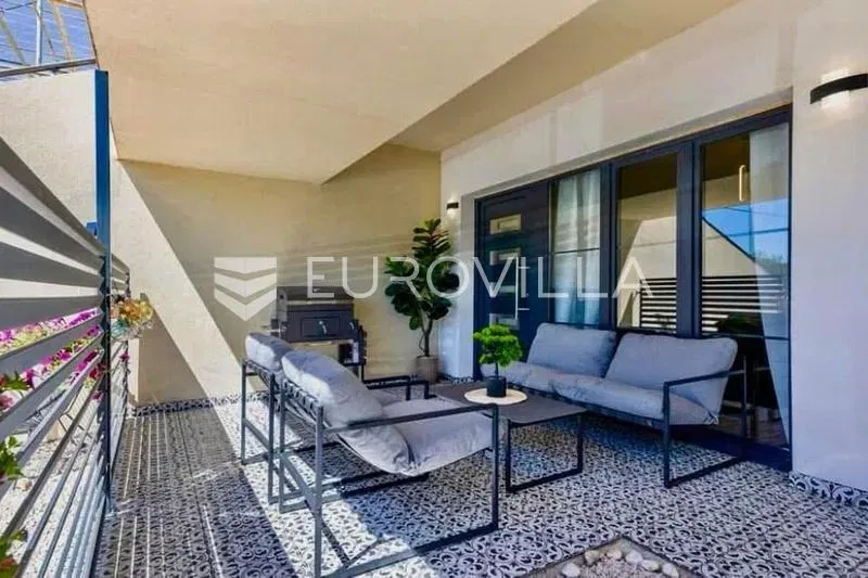Strožanac luxurious apartment for rent with a garden, swimming pool, sauna and jacuzzi, P-place – 3