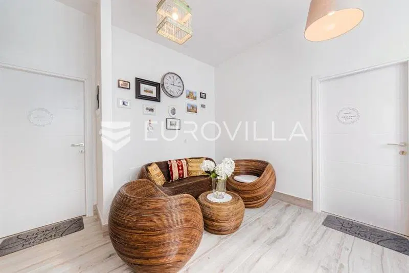 Pula, Center, apartment divided into two residential units in the very center – 2