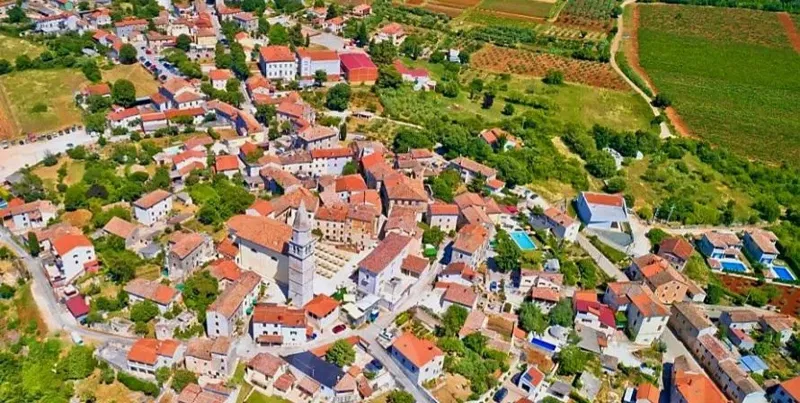 Land Višnjan, 1.079m2 – 2