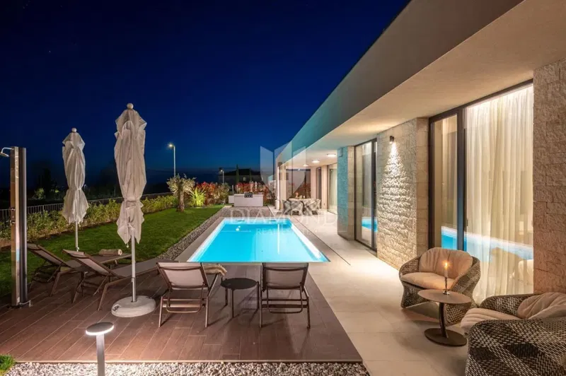 Poreč, Exclusive smart home villa with pool – 2