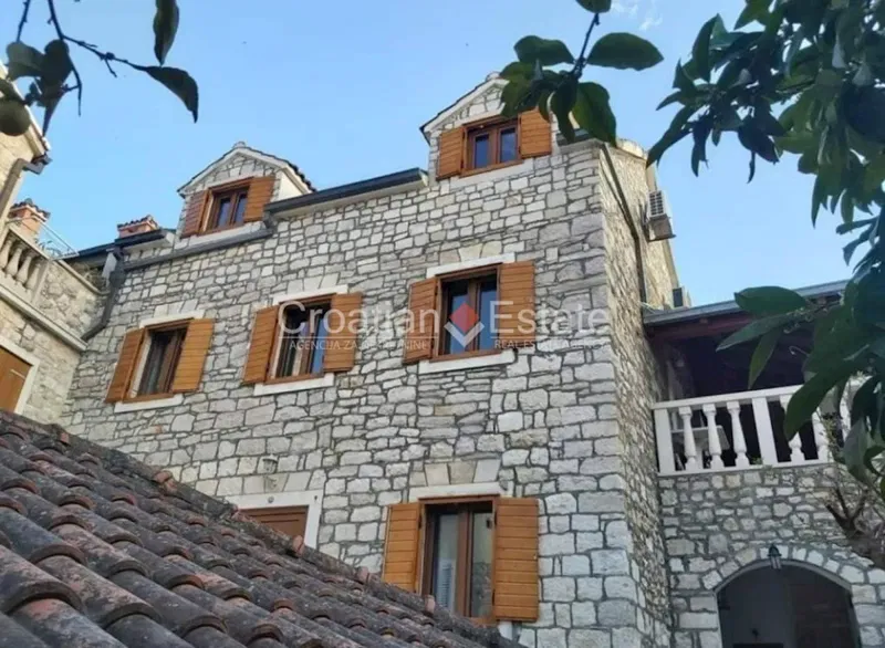 Kőből épült apartmanház étteremmel, eladó – 3