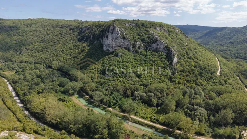 Poljoprivredno zemljište 1002 m² – prvi red uz rijeku Mirnu – 2