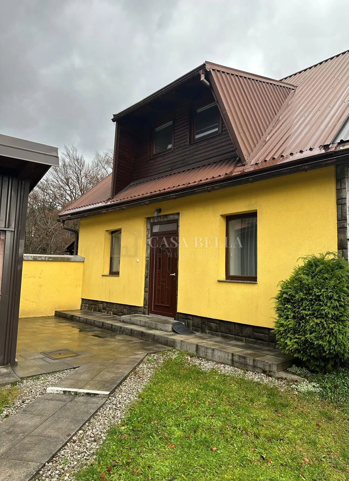 Kuća u centru Delnica,100 m2,garaža!