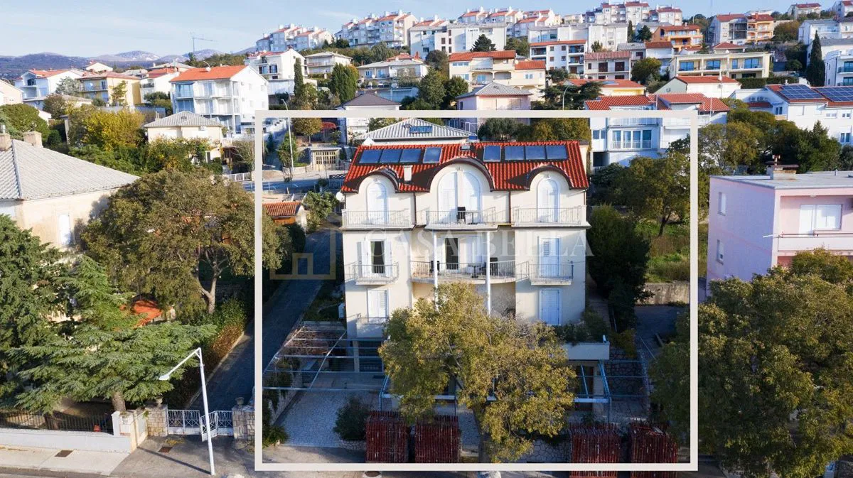 Novi Vinodolski - Obiteljski Hotel/Pansion na Odličnoj Lokaciji