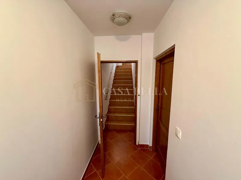 Krk, okolica Malinske - Kuća s dva apartmana i pogledom na more – 2