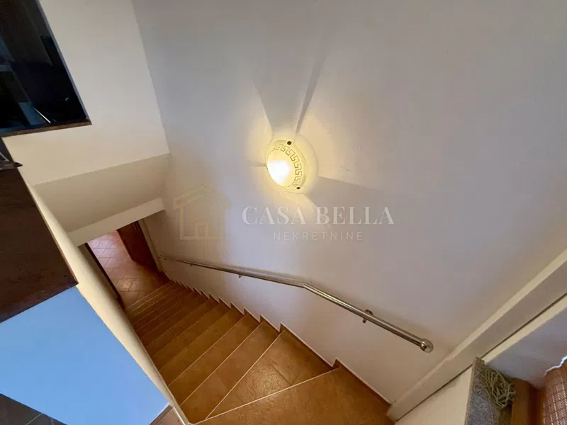 Krk, okolica Malinske - Kuća s dva apartmana i pogledom na more – 3